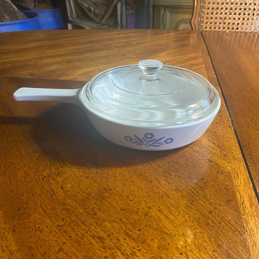 Corningware Cornflower 6.5”Skillet w/ Pyrex Lid